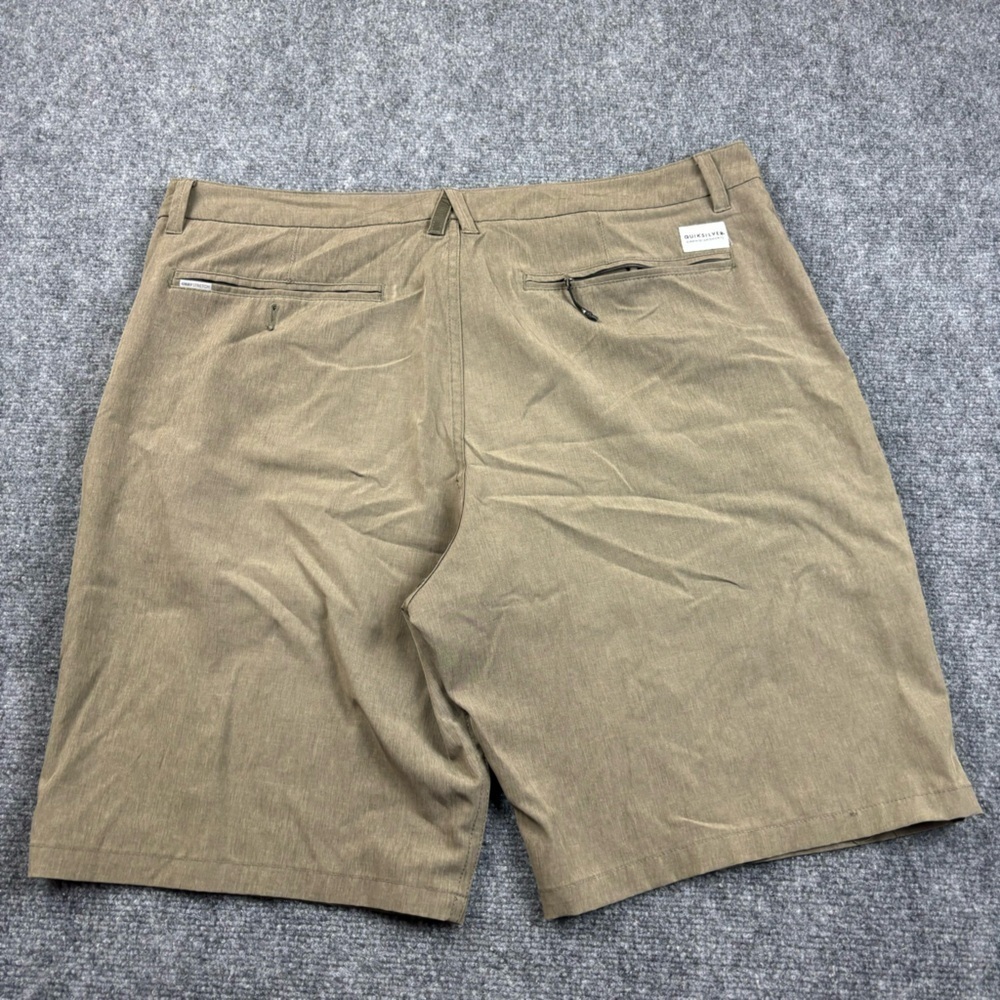 QUICKSILVER Men’s Tan Colored Amphibian Shorts Hybrod flat front size: 38 - Picture 2 of 9